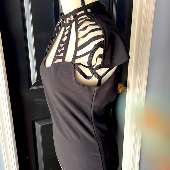 Black caged top 🖤 - Picture 3 of 4